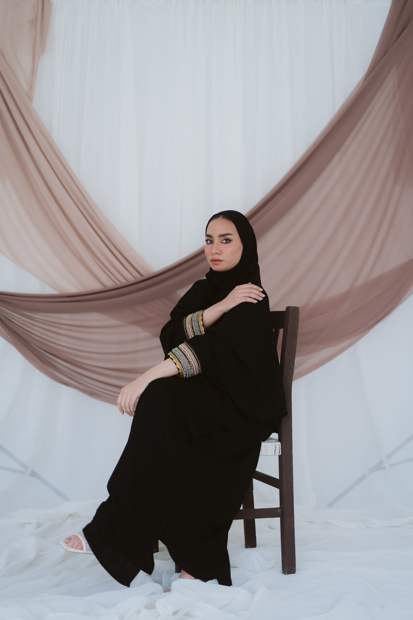 Bisht abaya in black